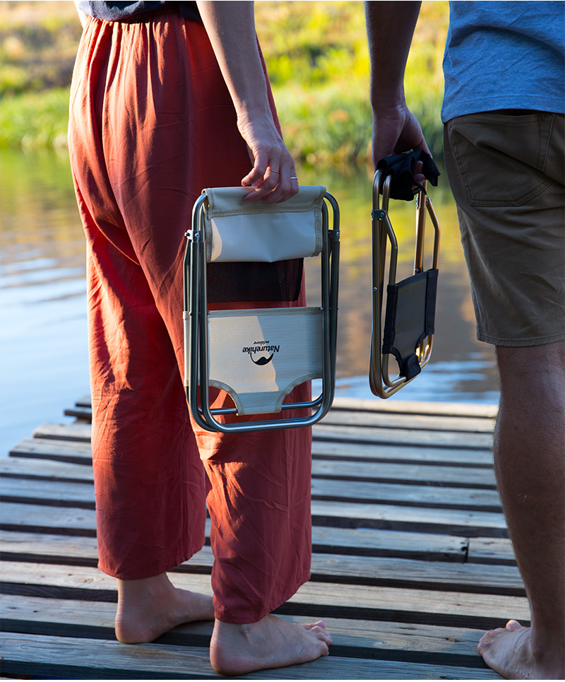 Naturehike cestovní stolička s opěradlem 422g - černá 